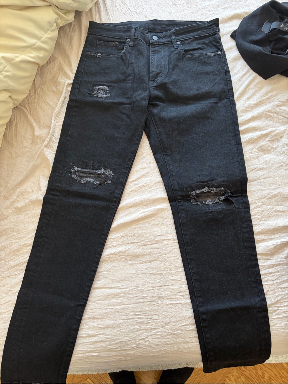 Men's Black Distressed Skinny Jeans